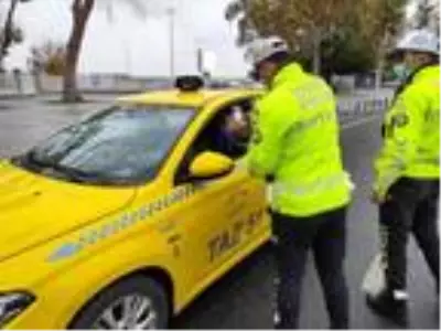Toplu taşıma araçlarında koronavirüs denetimi (2) Toplu taşıma araçlarında koronavirüs denetimi (2)