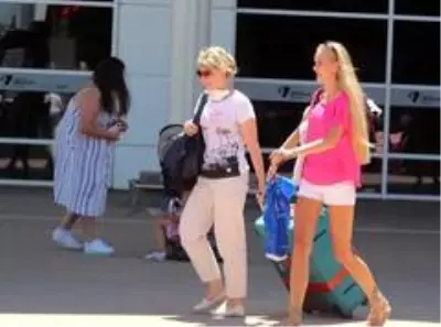 Turizmin başkenti Antalya'ya bu yıl yine en çok Ruslar geldi Turizmin başkenti Antalya'ya bu yıl yine en çok Ruslar geldi
