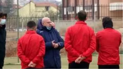 Uşakspor şampiyonluk hayalini gerçekleştirmek istiyor Uşakspor şampiyonluk hayalini gerçekleştirmek istiyor