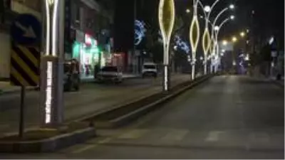 - Van'da ilk hafta içi sokağa çıkma kısıtlanması başladı - Van'da ilk hafta içi sokağa çıkma kısıtlanması başladı