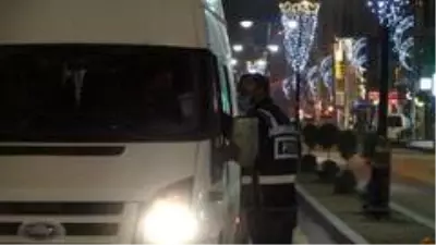 - Van'da ilk hafta içi sokağa çıkma kısıtlanması başladı - Van'da ilk hafta içi sokağa çıkma kısıtlanması başladı