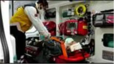 Yağmurda kontrolünü kaybetti, kamyonete çarptığı aracı ile uçuruma yuvarlandı: 2 yaralı Yağmurda kontrolünü kaybetti, kamyonete çarptığı aracı ile uçuruma yuvarlandı: 2 yaralı