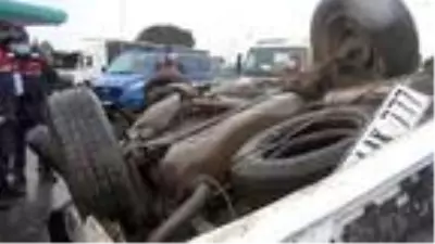 Yalova'da 6 aracın karıştığı zincirleme kaza: 1 ölü, 10 yaralı Yalova'da 6 aracın karıştığı zincirleme kaza: 1 ölü, 10 yaralı