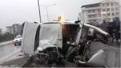 Son dakika haberi: Altı araç birbirine girdi: 1 ölü, 10 yaralı Son dakika haberi: Altı araç birbirine girdi: 1 ölü, 10 yaralı