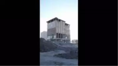 Yarım asırlık fabrika saniyeler içinde yerle bir oldu Yarım asırlık fabrika saniyeler içinde yerle bir oldu