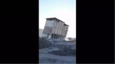 Yarım asırlık fabrika saniyeler içinde yerle bir oldu Yarım asırlık fabrika saniyeler içinde yerle bir oldu