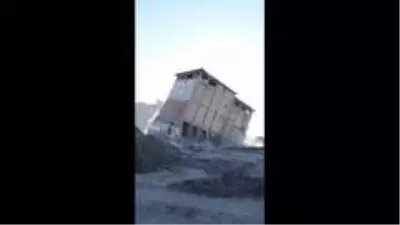 Yarım asırlık fabrika saniyeler içinde yerle bir oldu Yarım asırlık fabrika saniyeler içinde yerle bir oldu