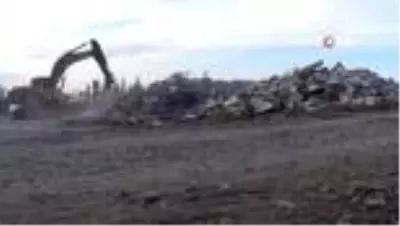 Yarım asırlık fabrika saniyeler içinde yerle bir oldu Yarım asırlık fabrika saniyeler içinde yerle bir oldu