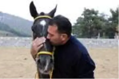 Son dakika... Yarış hayatı biten atlarla çocukluk hayalini gerçekleştirdi Son dakika... Yarış hayatı biten atlarla çocukluk hayalini gerçekleştirdi