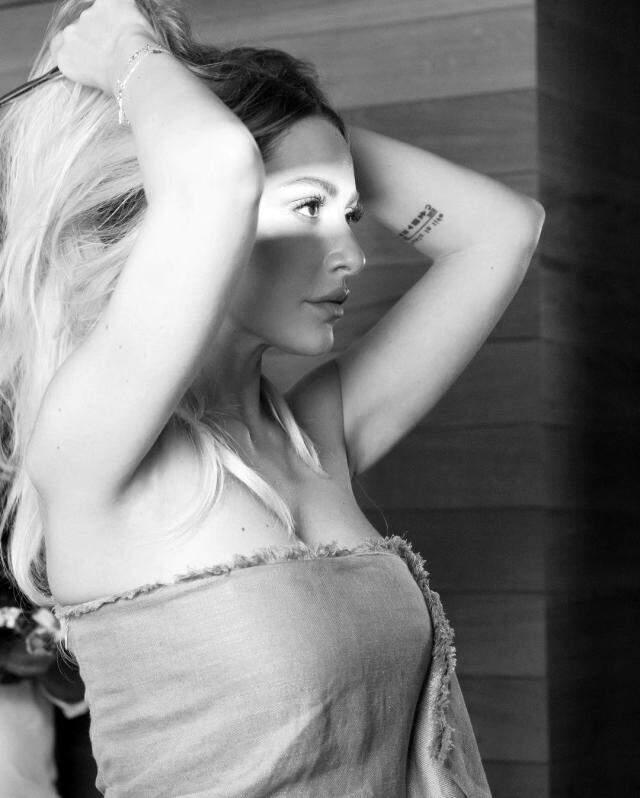 Yeni pozlarını paylaşan Hadise'ye beğeni üstüne beğeni yağdı Yeni pozlarını paylaşan Hadise'ye beğeni üstüne beğeni yağdı