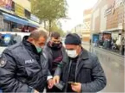 Yolda bulduğu cüzdanı sahibine ulaştırdı Yolda bulduğu cüzdanı sahibine ulaştırdı