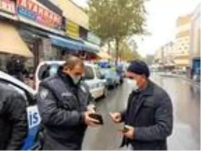 Yolda bulduğu cüzdanı sahibine ulaştırdı Yolda bulduğu cüzdanı sahibine ulaştırdı