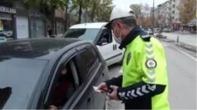 Son dakika 3. sayfa: 1 saatte 41 araç ihlal etti... Kimisi itiraz etti, kimisi polise uygulamalı olarak gösterdi Son dakika 3. sayfa: 1 saatte 41 araç ihlal etti... Kimisi itiraz etti, kimisi polise uygulamalı olarak gösterdi