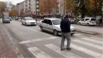Son dakika 3. sayfa: 1 saatte 41 araç ihlal etti... Kimisi itiraz etti, kimisi polise uygulamalı olarak gösterdi Son dakika 3. sayfa: 1 saatte 41 araç ihlal etti... Kimisi itiraz etti, kimisi polise uygulamalı olarak gösterdi