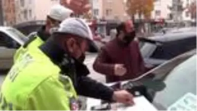 Son dakika 3. sayfa: 1 saatte 41 araç ihlal etti... Kimisi itiraz etti, kimisi polise uygulamalı olarak gösterdi Son dakika 3. sayfa: 1 saatte 41 araç ihlal etti... Kimisi itiraz etti, kimisi polise uygulamalı olarak gösterdi