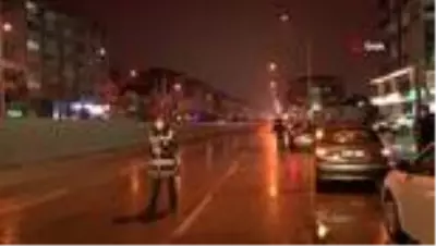 212 promil ile kısıtlamayı deldi, cezalar katlanınca efkardan maskeyi çıkarmadan sigara içmeye kalktı 212 promil ile kısıtlamayı deldi, cezalar katlanınca efkardan maskeyi çıkarmadan sigara içmeye kalktı