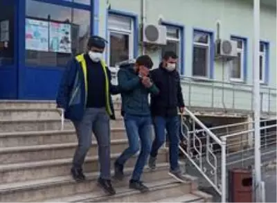 3 gün önce çalışmaya başladığı iş yerinin kasasından para çalan şahıs yakalandı 3 gün önce çalışmaya başladığı iş yerinin kasasından para çalan şahıs yakalandı
