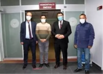 Başkan Yaşar, sağlık çalışanlarını ziyaret ederek tatlı ikram etti Başkan Yaşar, sağlık çalışanlarını ziyaret ederek tatlı ikram etti