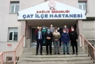 Başkan Yaşar, sağlık çalışanlarını ziyaret ederek tatlı ikram etti Başkan Yaşar, sağlık çalışanlarını ziyaret ederek tatlı ikram etti