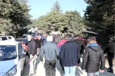Bolu'da jandarmayla köylüler arasında yıkım gerginliği Bolu'da jandarmayla köylüler arasında yıkım gerginliği