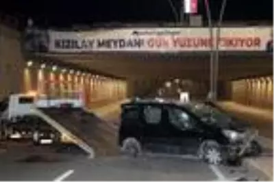 Boş yolda tünele düşen hafif ticari aracın sürücüsü ağır yaralandı Boş yolda tünele düşen hafif ticari aracın sürücüsü ağır yaralandı