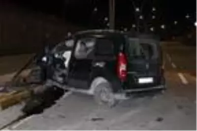 Boş yolda tünele düşen hafif ticari aracın sürücüsü ağır yaralandı Boş yolda tünele düşen hafif ticari aracın sürücüsü ağır yaralandı