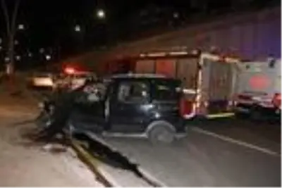 Boş yolda tünele düşen hafif ticari aracın sürücüsü ağır yaralandı Boş yolda tünele düşen hafif ticari aracın sürücüsü ağır yaralandı