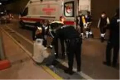 Boş yolda tünele düşen hafif ticari aracın sürücüsü ağır yaralandı Boş yolda tünele düşen hafif ticari aracın sürücüsü ağır yaralandı