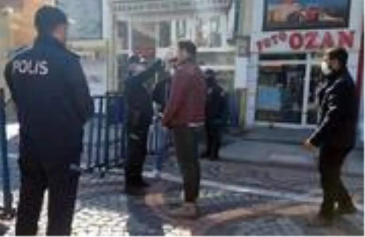 Caddelere ve pazaryerlerine kişi sınırlaması getirildi