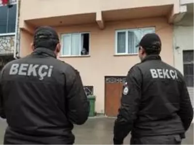 Korona virüs dedektifleri... Çat kapı dolaşıp karantina kaçaklarını aradılar Korona virüs dedektifleri... Çat kapı dolaşıp karantina kaçaklarını aradılar
