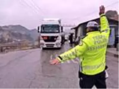 Çetin kış şartlarına sahip Tunceli'de, kış lastiği denetimi başladı Çetin kış şartlarına sahip Tunceli'de, kış lastiği denetimi başladı