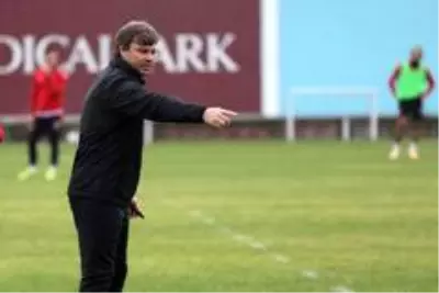 Ertuğrul Sağlam: 'Ligin ilk devresini istediğimiz yerde yani ilk 2 içerisinde bitireceğiz' Ertuğrul Sağlam: 'Ligin ilk devresini istediğimiz yerde yani ilk 2 içerisinde bitireceğiz'