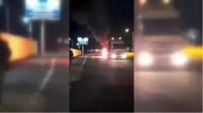 Erzincan'da hareket halindeki tırın lastikleri yandı Erzincan'da hareket halindeki tırın lastikleri yandı