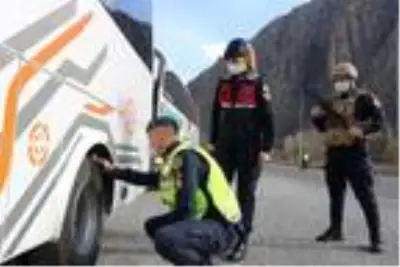 Son dakika haber... Erzurum'da kış lastiği denetimi Son dakika haber... Erzurum'da kış lastiği denetimi