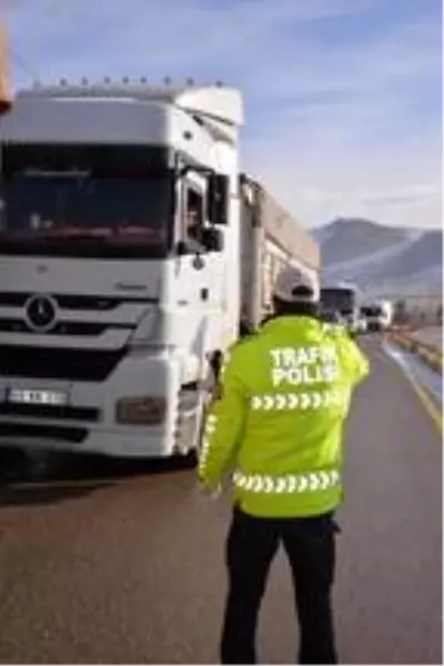 Son dakika haber... Erzurum'da kış lastiği denetimi Son dakika haber... Erzurum'da kış lastiği denetimi