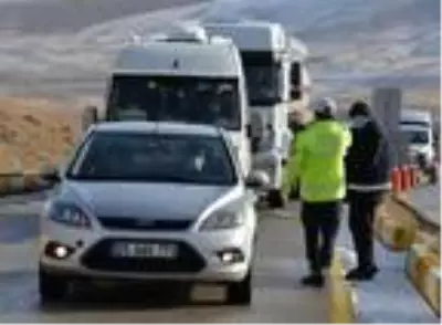 Son dakika haber... Erzurum'da kış lastiği denetimi Son dakika haber... Erzurum'da kış lastiği denetimi