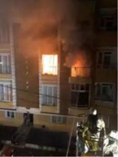Esenyurt'ta yangın sırasında dairede patlama; 1 ağır yaralı Esenyurt'ta yangın sırasında dairede patlama; 1 ağır yaralı
