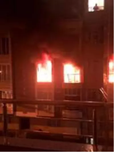 Esenyurt'ta yangın sırasında dairede patlama; 1 ağır yaralı Esenyurt'ta yangın sırasında dairede patlama; 1 ağır yaralı
