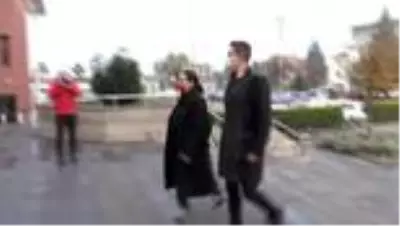 Eski futbolcu Emre Aşık'ın eşinin de yargılandığı 'öldürmeye teşebbüs' davası başladı Eski futbolcu Emre Aşık'ın eşinin de yargılandığı 'öldürmeye teşebbüs' davası başladı