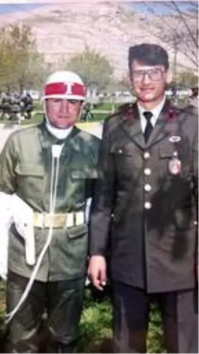 Son dakika haber: Gazi Jandarma Yüzbaşı Bahar azmiyle profesör oldu, Erdoğan'dan ödül aldı Son dakika haber: Gazi Jandarma Yüzbaşı Bahar azmiyle profesör oldu, Erdoğan'dan ödül aldı