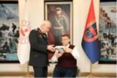 Son dakika haber: Gazi Jandarma Yüzbaşı Bahar azmiyle profesör oldu, Erdoğan'dan ödül aldı Son dakika haber: Gazi Jandarma Yüzbaşı Bahar azmiyle profesör oldu, Erdoğan'dan ödül aldı