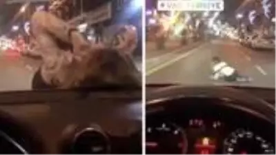 Madde bağımlısı genç kadının ibretlik görüntüleri! Ayakta durmakta güçlük çekti, kendini oradan oraya attı Madde bağımlısı genç kadının ibretlik görüntüleri! Ayakta durmakta güçlük çekti, kendini oradan oraya attı