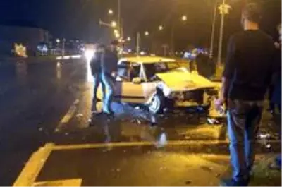 Işık ihlalinin neden olduğu iddia edilen kazada bir kişi yaralandı Işık ihlalinin neden olduğu iddia edilen kazada bir kişi yaralandı