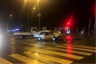 Işık ihlalinin neden olduğu iddia edilen kazada bir kişi yaralandı Işık ihlalinin neden olduğu iddia edilen kazada bir kişi yaralandı