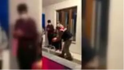 Son dakika: Jandarma ekiplerinden evden çıkamayan kız çocuğuna doğum günü sürprizi Son dakika: Jandarma ekiplerinden evden çıkamayan kız çocuğuna doğum günü sürprizi