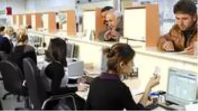 Kamunun ardından özel sektörde ilk mesai hamlesi bankalardan geldi: 10.00-16.00 arası çalışacaklar Kamunun ardından özel sektörde ilk mesai hamlesi bankalardan geldi: 10.00-16.00 arası çalışacaklar