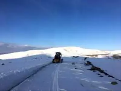 Kar yağışı sonrası 3 bin rakımlı yaylada kalan ailelere ulaşmak için seferber oldular Kar yağışı sonrası 3 bin rakımlı yaylada kalan ailelere ulaşmak için seferber oldular