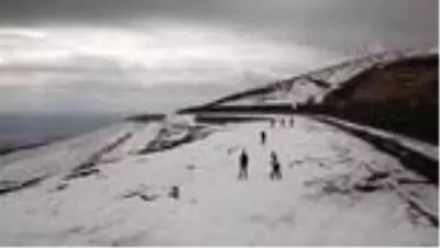 Kayaklı koşu takımı, Nemrut Dağı'nda antrenman yapıyor Kayaklı koşu takımı, Nemrut Dağı'nda antrenman yapıyor