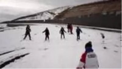 Kayaklı koşu takımı, Nemrut Dağı'nda antrenman yapıyor Kayaklı koşu takımı, Nemrut Dağı'nda antrenman yapıyor