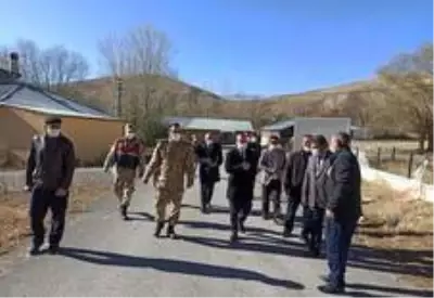 Kaymakam Arslantürk, sokağa çıkma kısıtlamasına uyulup uyulmadığını denetleyerek köylerde incelemede bulundu Kaymakam Arslantürk, sokağa çıkma kısıtlamasına uyulup uyulmadığını denetleyerek köylerde incelemede bulundu
